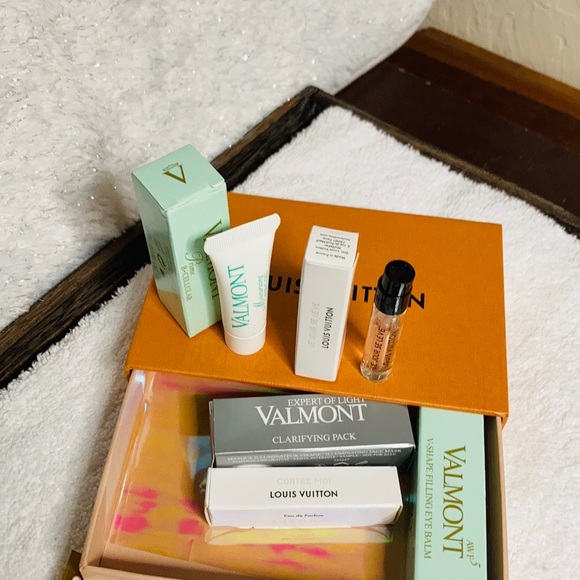 SEASONAL LISTING❄️HOLIDAY GIFT High End Beauty LOT ✨includes crybaby perfume!🎀 - Picture 10 of 16